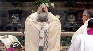 Pope Francis celebrates ad orientem